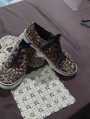 Ladies Leopard Fun Sneakers Size 9